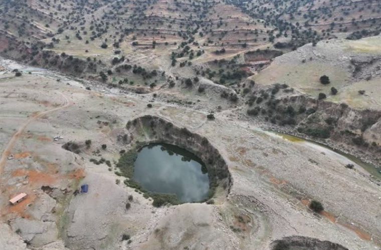 شناسایی پهنه آبی ناشناخته (فروچاله) در سالند دزفول شناسایی پهنه آبی ناشناخته (فروچاله) در سالند دزفول