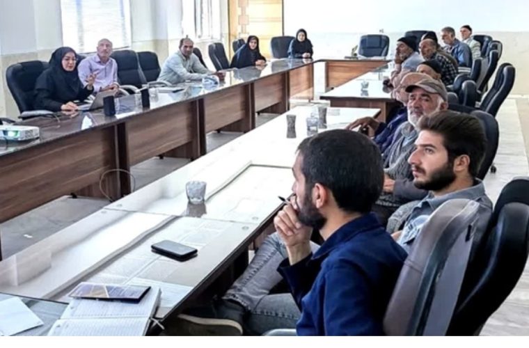 برگزاری کلاس آموزشی ترویجی آشنایی با بیماری های قابل انتقال بین انسان و دام در شهرستان بوئین میاندشت برگزاری کلاس آموزشی ترویجی آشنایی با بیماری های قابل انتقال بین انسان و دام در شهرستان بوئین میاندشت