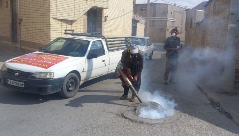 سم پاشی ۴۵۰۰ فقره منهول فاضلاب در شهرضا