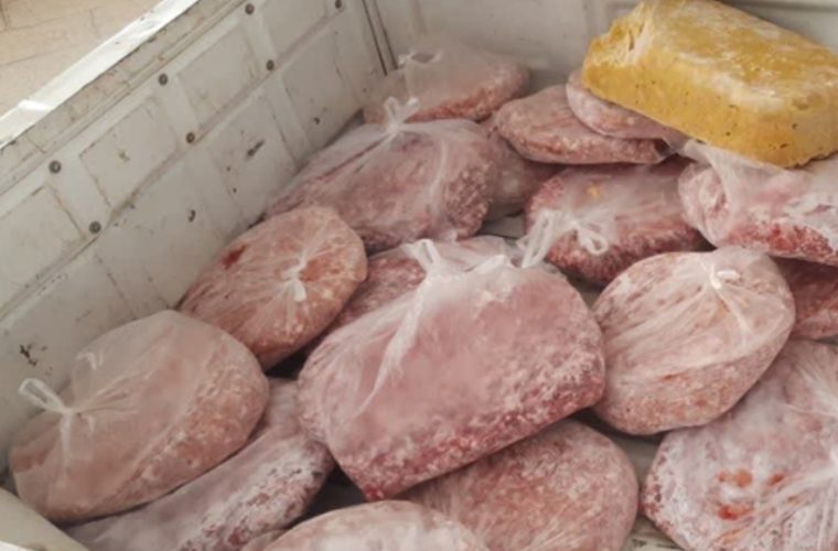 کشف و ضبط ۱۵۰ کیلوگرم گوشت قرمز غیر بهداشتی از محل کشتار و بسته بندی غیر مجاز در شهرستان فریدن