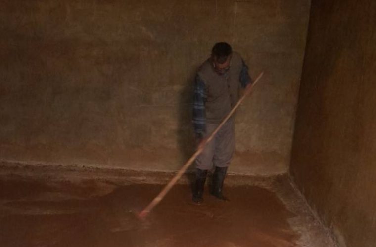 شست وشوی مخازن ذخیره آب شرب روستاهای سهر و میر جعفر کوهپایه
