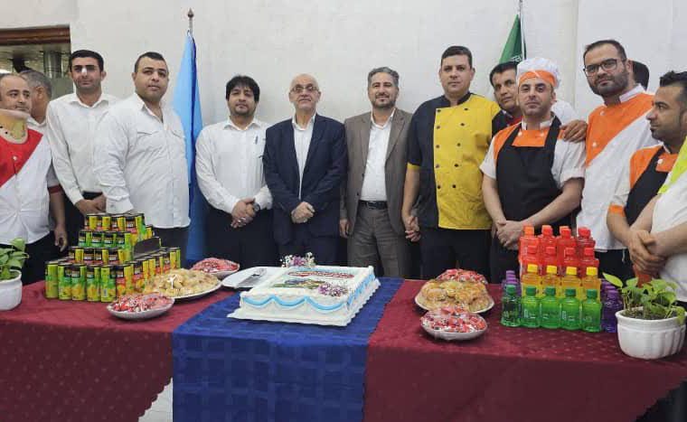 یک روز با پرسنل مجرب آشپزخانه مرکزی یک روز با پرسنل مجرب آشپزخانه مرکزی