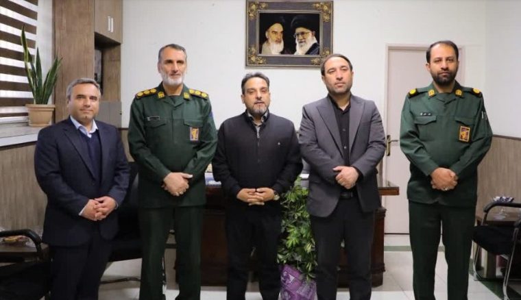 دیدار مدیران هلدینگ پترو پالایش اصفهان با فرمانده ناحیه مقاومت شهرستان شاهین شهر و میمه به مناسبت هفته بسیج