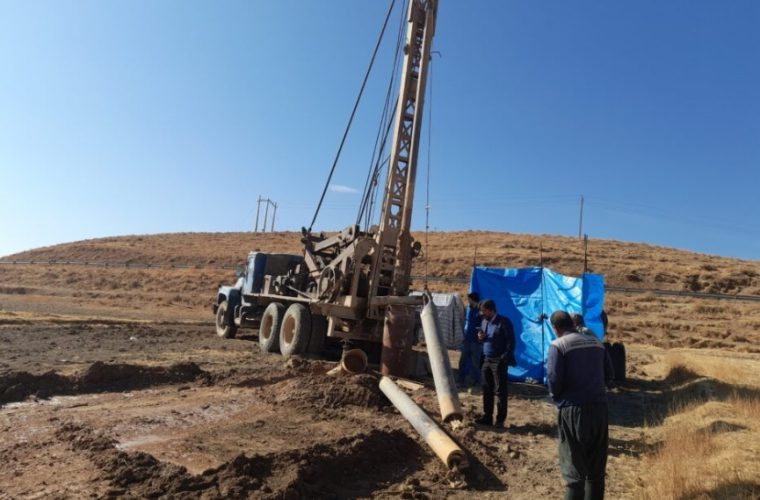 بهره برداری از چاه آب شرب روستای موغان فریدن بهره برداری از چاه آب شرب روستای موغان فریدن