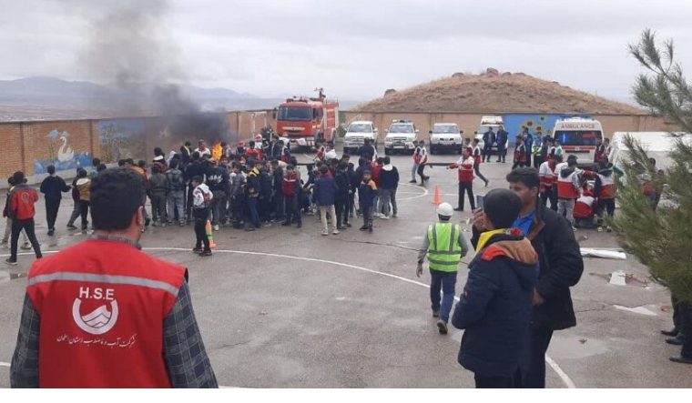 حضور آبفای سمیرم در مانور زلزله مدرسه شهید چمران