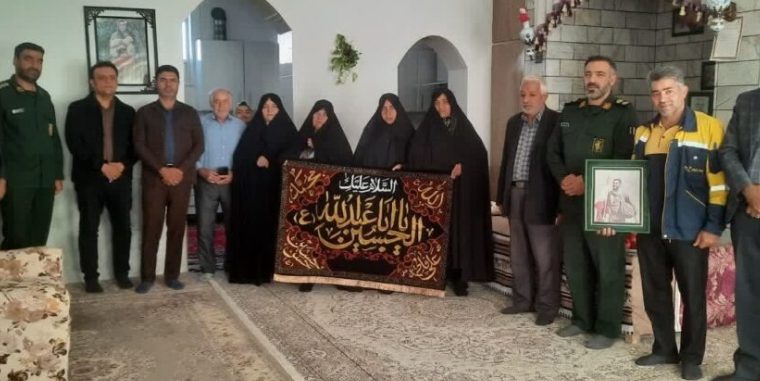 تجلیل از خانواده معظم شهید روحالله خاله ای تجلیل از خانواده معظم شهید روحالله خاله ای