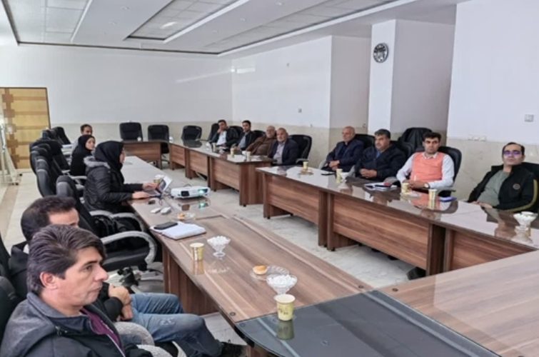 برگزاری کلاس آموزشی ترویجی آشنایی با بیماری های آنگارا و آنفلوانزای فوق حاد پرندگان در شهرستان بوئین میاندشت