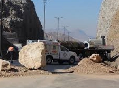 مرور بر گردنه ی بر باد رفته لارشتر مرور بر گردنه ی بر باد رفته لارشتر