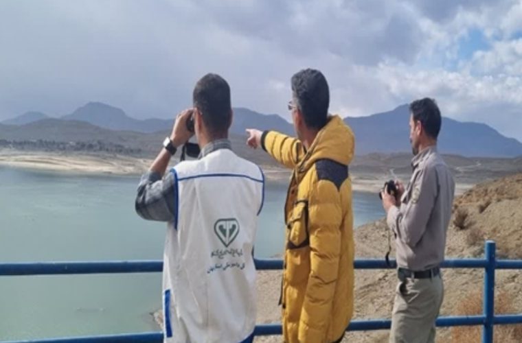 اجرای طرح پایش و مراقبت بیماری آنفلوانزای فوق حادپرندگان در سد خمیران شهرستان تیران و کرون