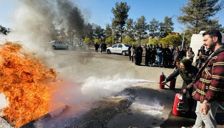 دوره آموزشی یکماهه اطفاء حریق برای ساکنین شهرک منتظری برگزار شد دوره آموزشی یکماهه اطفاء حریق برای ساکنین شهرک منتظری برگزار شد