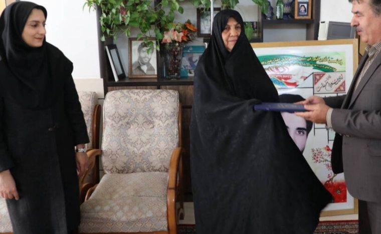 دیدار مدیرعامل آبفای اصفهان با خانواده‌های شهیدان سلطانی و آقالر