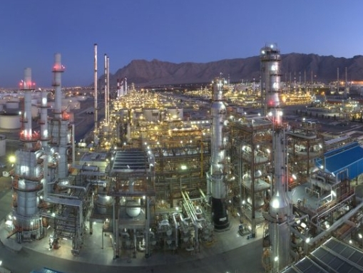 پالایشگاه اصفهان پروانه کاربرد علامت استاندارد اجباری بنزین را دریافت کرد 