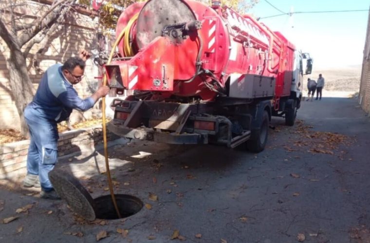 شستشوی شبکه جمع آوری فاضلاب در شهر خوانسار شستشوی شبکه جمع آوری فاضلاب در شهر خوانسار