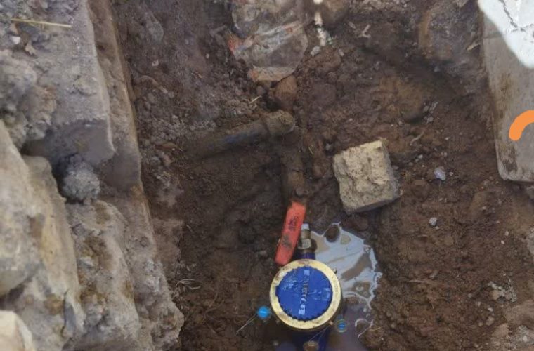 تعویض ۴۰۰ فقره کنتور آب شرب خراب توسط آبفای فریدن