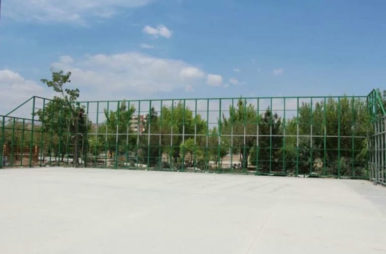 پروژه احداث زمین ورزشی روباز محله زوان در آستانه بهره برداری