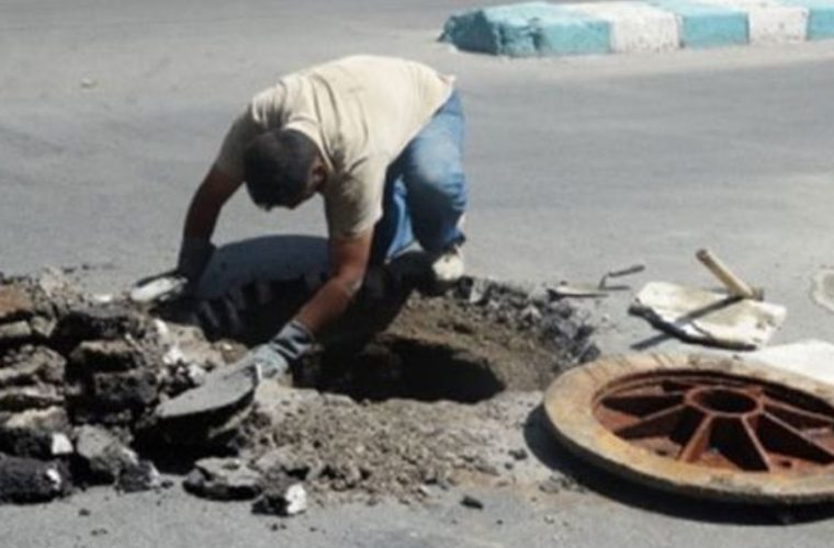 ۱۴۵ فقره همسطح سازی دریچه منهول فاضلاب در برخوار