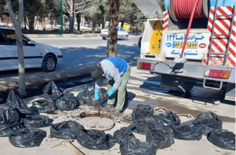 شست‌وشوی مخازن آب شرب شهر بهارستان