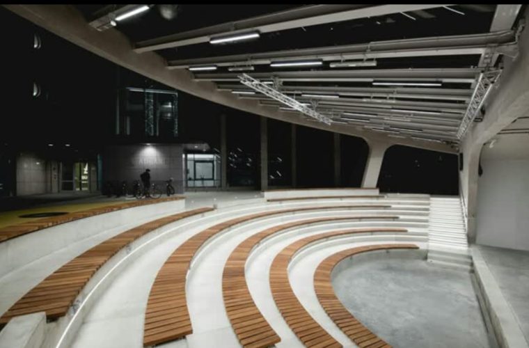 آغاز به کار بزرگترین سالن نمایشی چندسویه ایران در اصفهان آغاز به کار بزرگترین سالن نمایشی چندسویه ایران در اصفهان