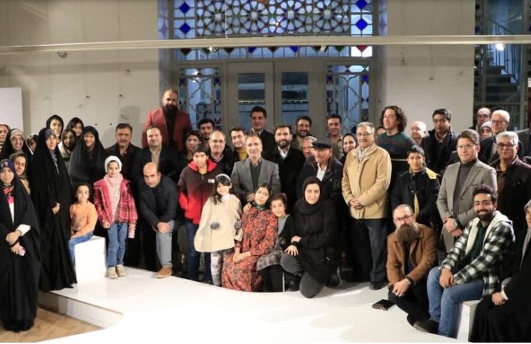 حضور کارکنان آبفای اصفهان در نمایش «سکوت وقت تماشای فلامینگوهای بهاری» حضور کارکنان آبفای اصفهان در نمایش «سکوت وقت تماشای فلامینگوهای بهاری»