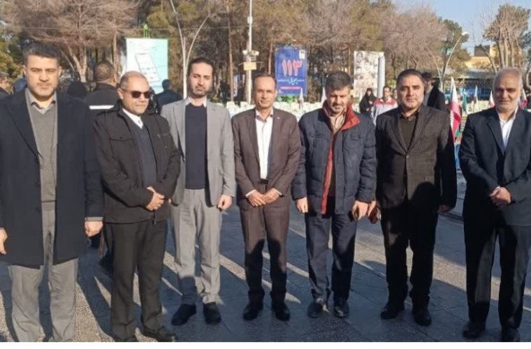 تجدید میثاق سرپرست مخابرات منطقه اصفهان با آرمان های امام راحل (ره) و شهدای والامقام در روز ۱۲ بهمن