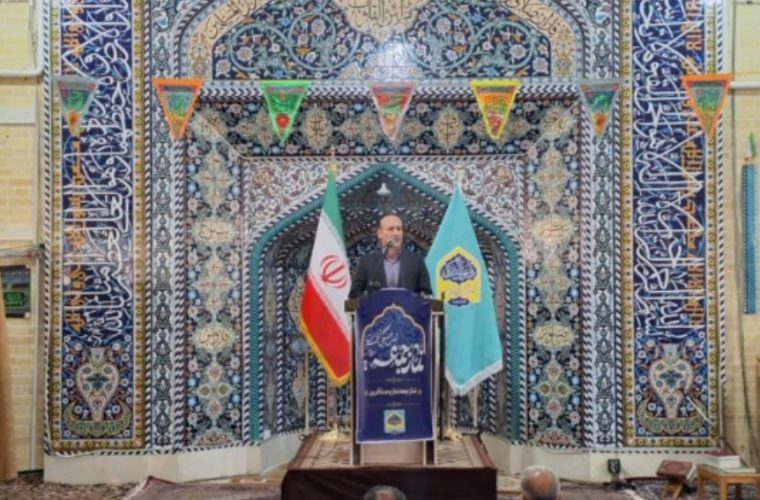 برپایی میز خدمت اداره منابع آب برخوار در نماز جمعه شهر کمشچه