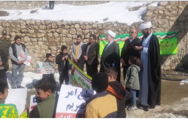 حضور رئیس مخابرات فریدون شهر در مراسم باشکوه راهپیمایی ۲۲ بهمن روستای مصیر