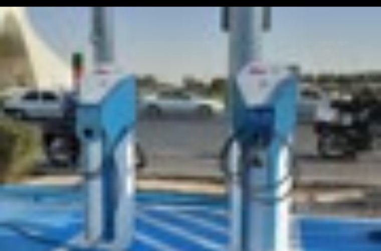 احداث جایگاه شارژ خودروهای برقی در محدوده باغ غدیر اصفهان