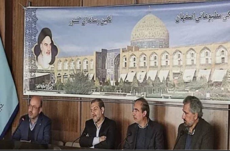 مهم ترین محوریت خانواده ها انس دادن کودکان و نوجوانان با قرآن در منازل است