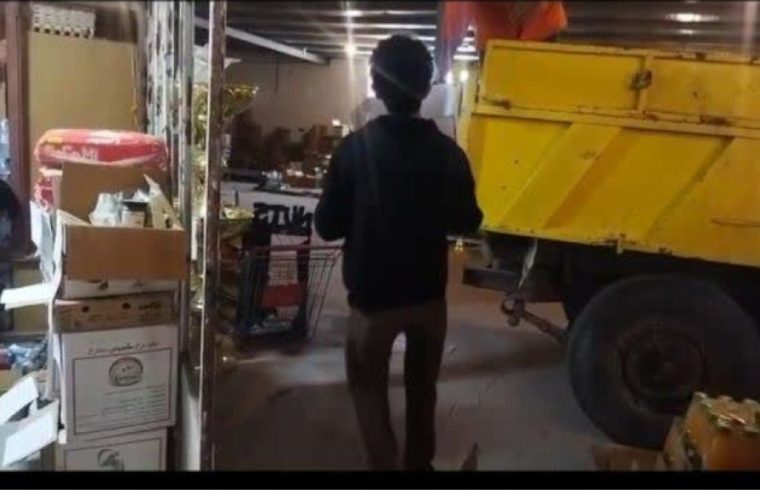 معدوم سازی یک تن کارتن کالاهای تاریخ گذشته در جرقویه معدوم سازی یک تن کارتن کالاهای تاریخ گذشته در جرقویه