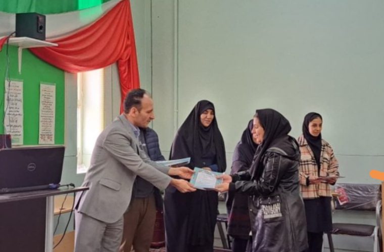 دانش آموزان برخوار رتبه دوم‌استان اصفهان را در طرح داناب کسب کردند