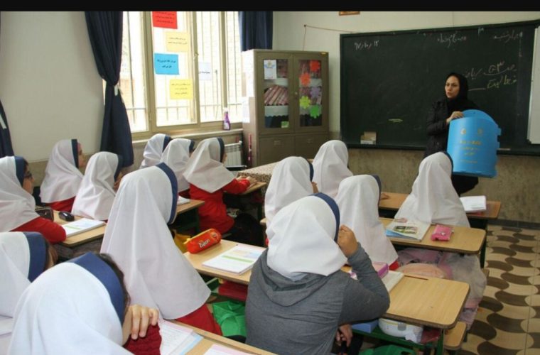 اجرای نمایش «ناخدا و نارگیل» در مدارس مقطع ابتدایی شهر اصفهان