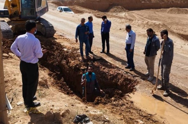 رفع حادثه لوله آبرسانی شهر گز رفع حادثه لوله آبرسانی شهر گز