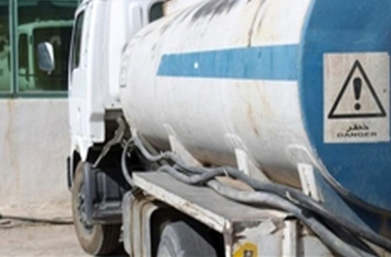 خودروی حامل سوخت قاچاق به مقصد نرسید خودروی حامل سوخت قاچاق به مقصد نرسید