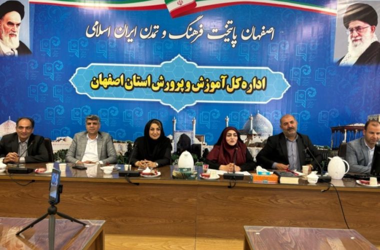 تداوم نظارت تعزیرات بر پوشاک مدارس