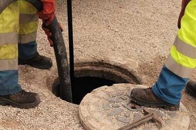  مدیرعامل شرکت آب و فاضلاب اهواز از لایروبی و صفحه‌کشی ۸۱۶ هزار و ۳۵ متر از شبکه‌ جمع‌آوری فاضلاب خبر داد.