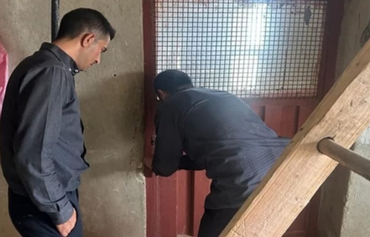 پلمب یک واحد پرورش مرغ گوشتی در شهرستان تیران و کرون پلمب یک واحد پرورش مرغ گوشتی در شهرستان تیران و کرون