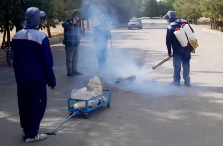 سم‌پاشی شبکه جمع آوری فاضلاب آبفای منطقه ۲ اصفهان