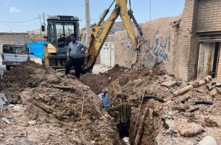 رفع حادثه ریزش قنات در خیابان باغملی شهرضا رفع حادثه ریزش قنات در خیابان باغملی شهرضا