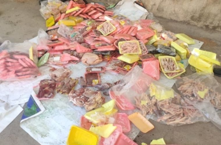 توقیف و معدوم سازی ۳۰۰ کیلوگرم فرآورده خام دامی در شهرستان شهرضا توقیف و معدوم سازی ۳۰۰ کیلوگرم فرآورده خام دامی در شهرستان شهرضا