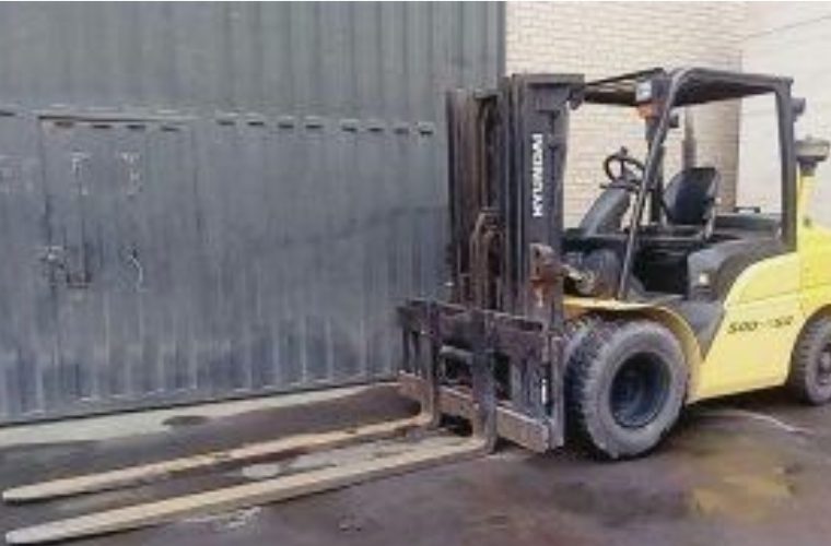 توقف حمل لیفتراک قاچاف در نایین توقف حمل لیفتراک قاچاف در نایین