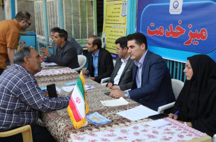 برپایی میز خدمت شرکت آب و فاضلاب در گلستان شهدای اصفهان