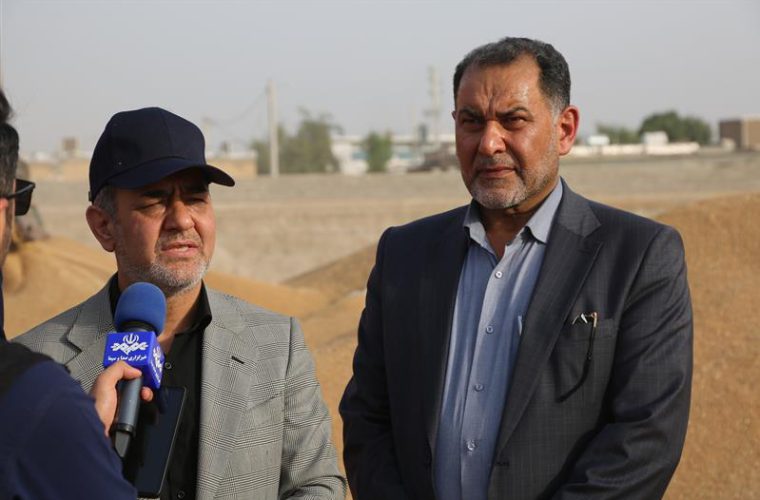 محمدرضا طلایی در بازدید از مرکز خرید اتحاد شهرستان کرخه عنوان کرد: از پیش بینی خرید ۹۰ هزار تنی کلزا تا ۷۵ درصدی گندم استان توسط تعاون روستایی خوزستان محمدرضا طلایی در بازدید از مرکز خرید اتحاد شهرستان کرخه عنوان کرد: از پیش بینی خرید ۹۰ هزار تنی کلزا تا ۷۵ درصدی گندم استان توسط تعاون روستایی خوزستان