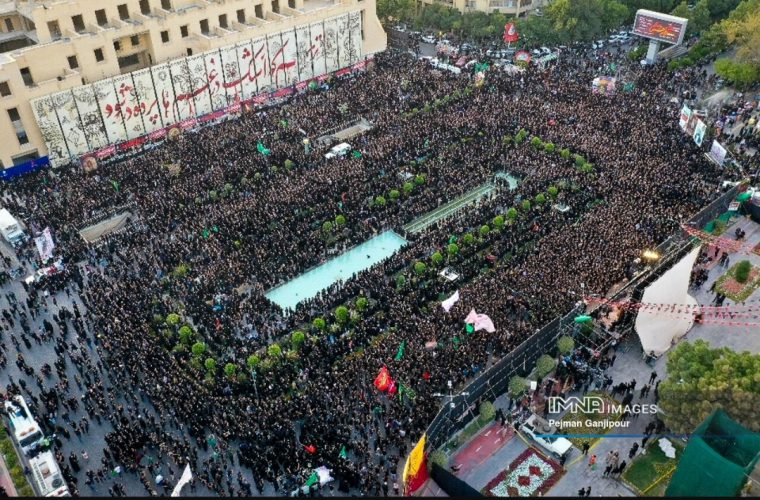 برپایی اجتماع عظیم عزاداران حسینی در روز عاشورا برپایی اجتماع عظیم عزاداران حسینی در روز عاشورا