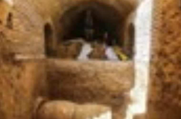 پاساژی آماده اما متوقف شده برای رعایت ضوابط میراثی