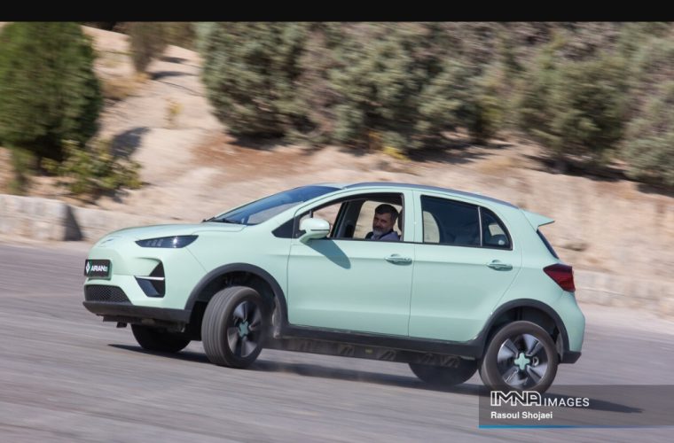 دستگاه خودروی برقی در راه اصفهان دستگاه خودروی برقی در راه اصفهان