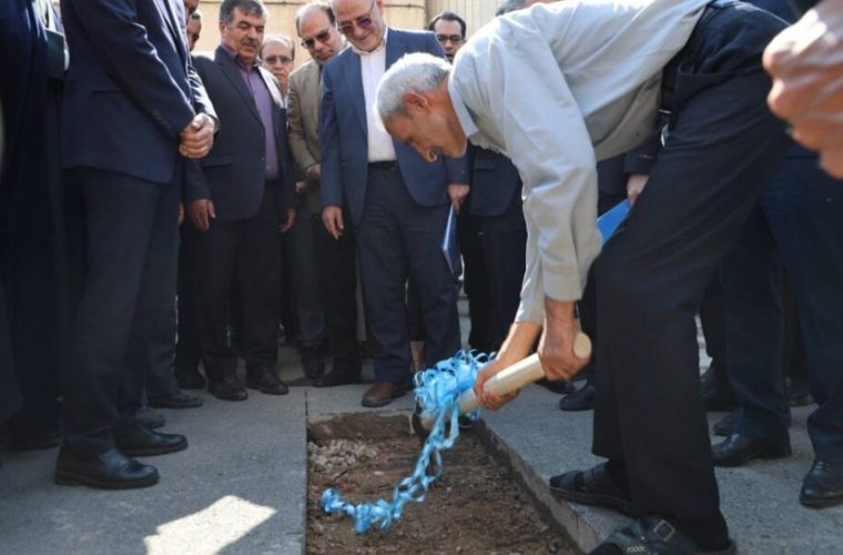 نصب نخستین انشعاب فاضلاب در شهر گرگاب