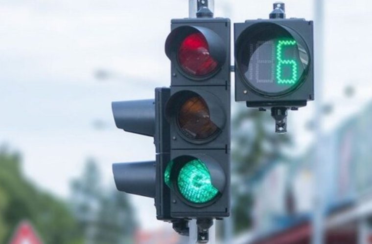 پایداری چراغهای راهنمایی اصفهان در اوقات قطعی مکرر برق در تابستان پایداری چراغهای راهنمایی اصفهان در اوقات قطعی مکرر برق در تابستان