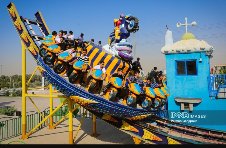 تخفیف ۵۰ درصدی ابرسازههای تفریحی اصفهان ویژه دانشآموزان تخفیف ۵۰ درصدی ابرسازههای تفریحی اصفهان ویژه دانشآموزان