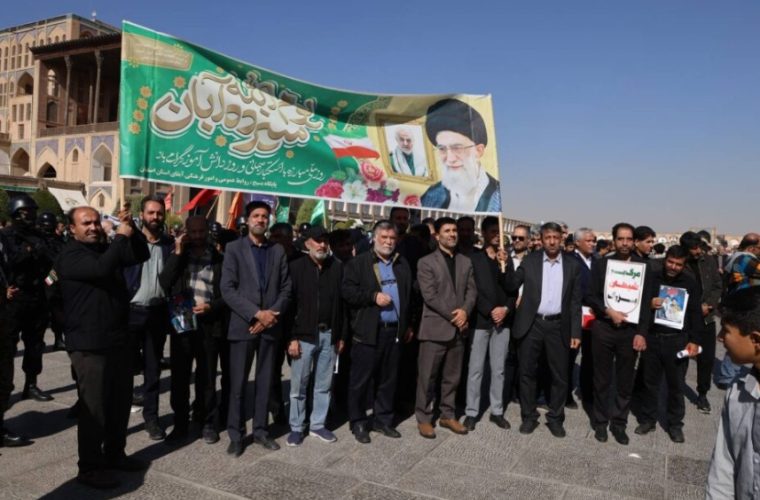 حضور کارکنان و بسیجیان آبفای اصفهان در مراسم گرامیداشت روز ملی مبارزه استکبار جهانی