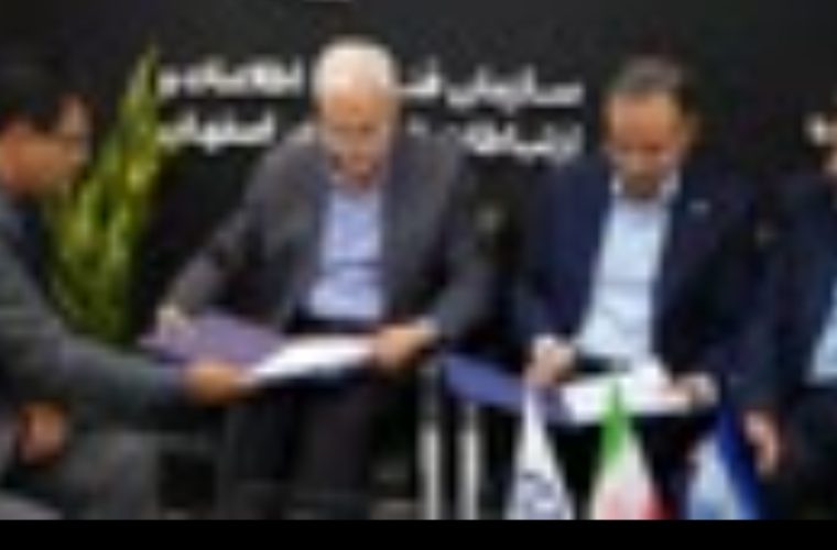 امضای تفاهمنامه «توسعه شبکه فیبر نوری» میان شهرداری و شرکت مخابرات امضای تفاهمنامه «توسعه شبکه فیبر نوری» میان شهرداری و شرکت مخابرات